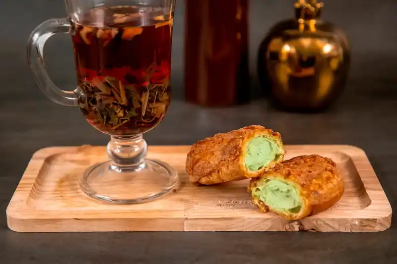 Эклеры фисташковые (10шт)