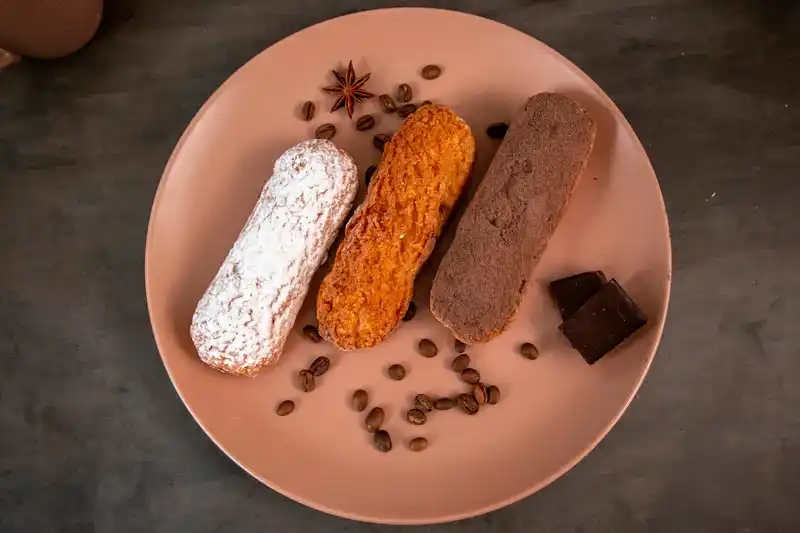 Эклеры фисташковые (10шт)