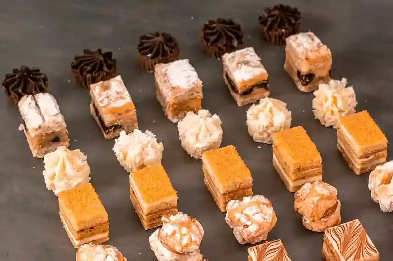 Мини пирожные Белый трюфель (15шт)